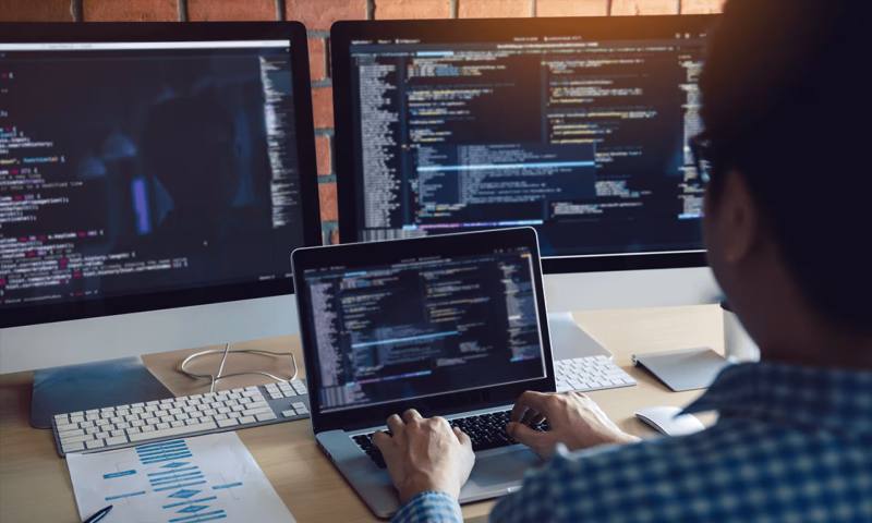 数据科学选型：R与Python如何赋能抚顺县网站建设？
